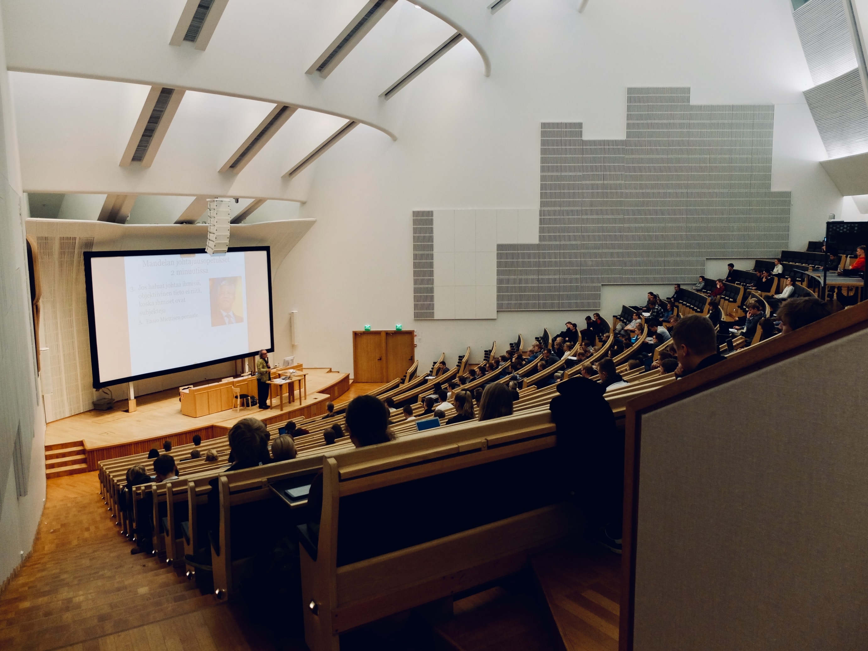 Recent Past, Present and Future of Earth Sciences Education in the Netherlands